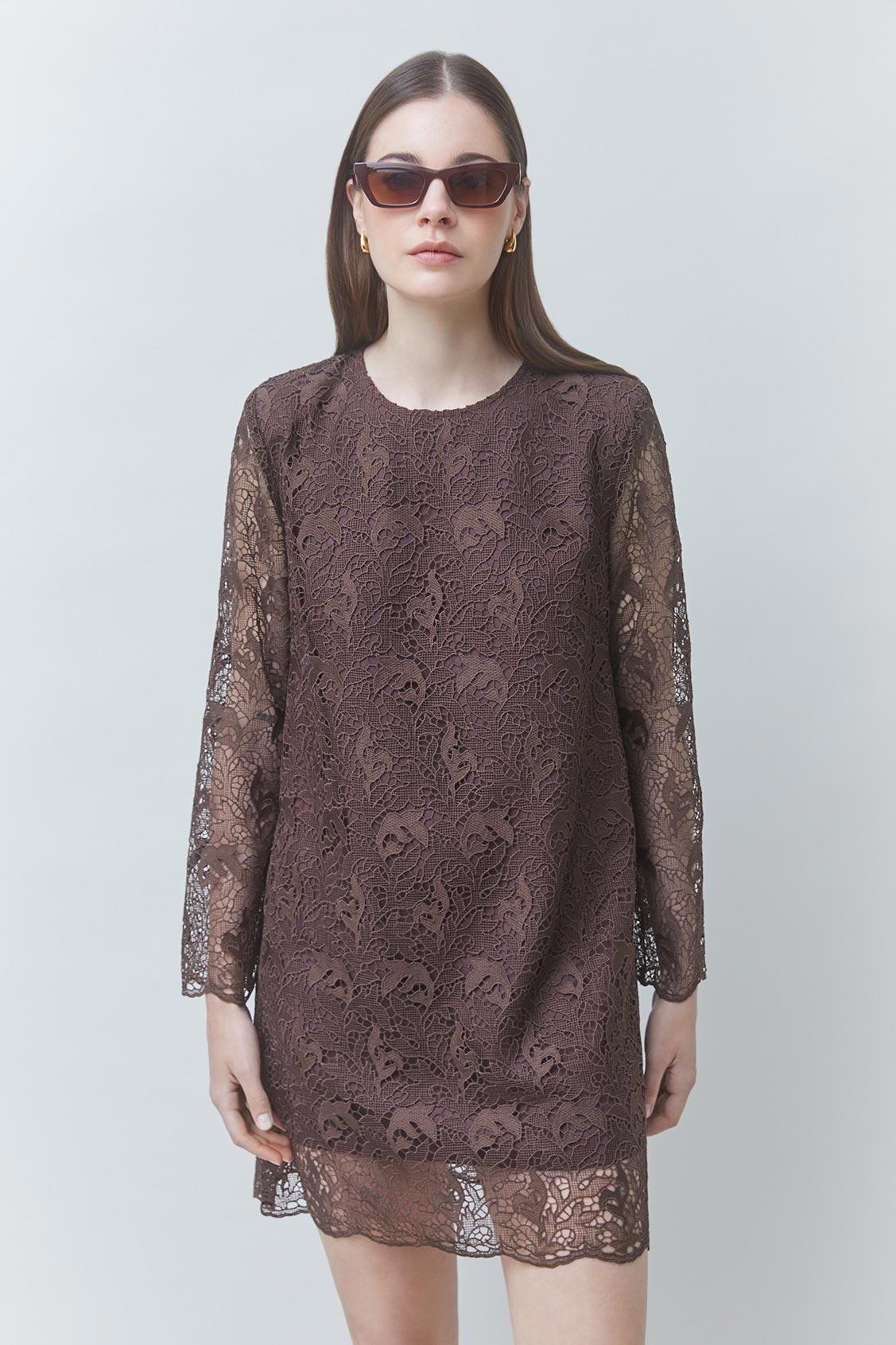 CHILL Robe courte en guipure Chocolat Suncoo