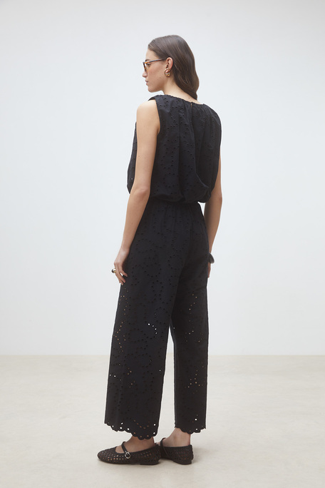 Jane Pantalon à broderies anglaises géométriques Noir Suncoo