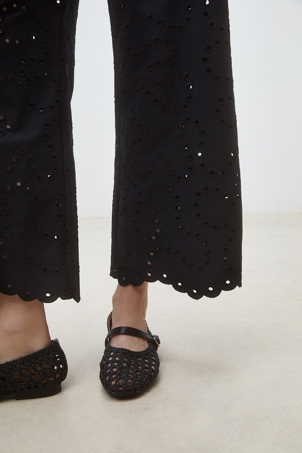 Jane Pantalon &agrave; broderies anglaises g&eacute;om&eacute;triques Noir Suncoo
