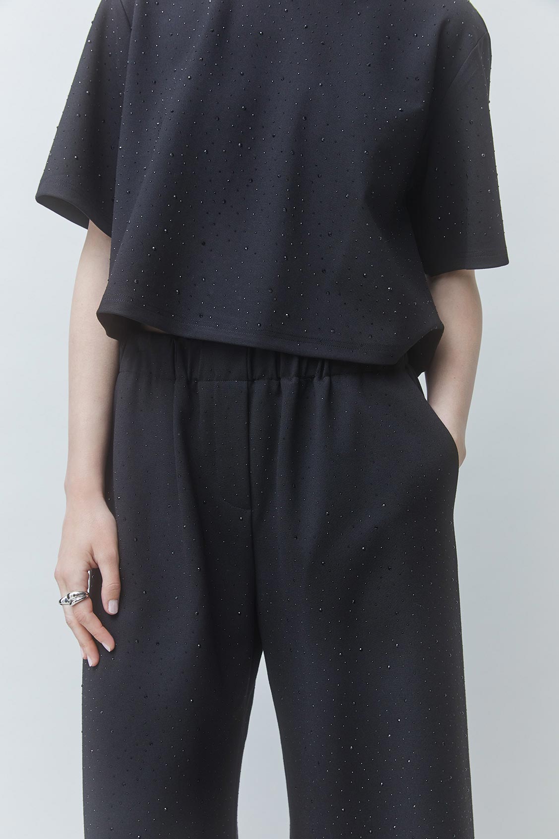 JUKEBOX Pantalon large détails strass noirs Noir Suncoo