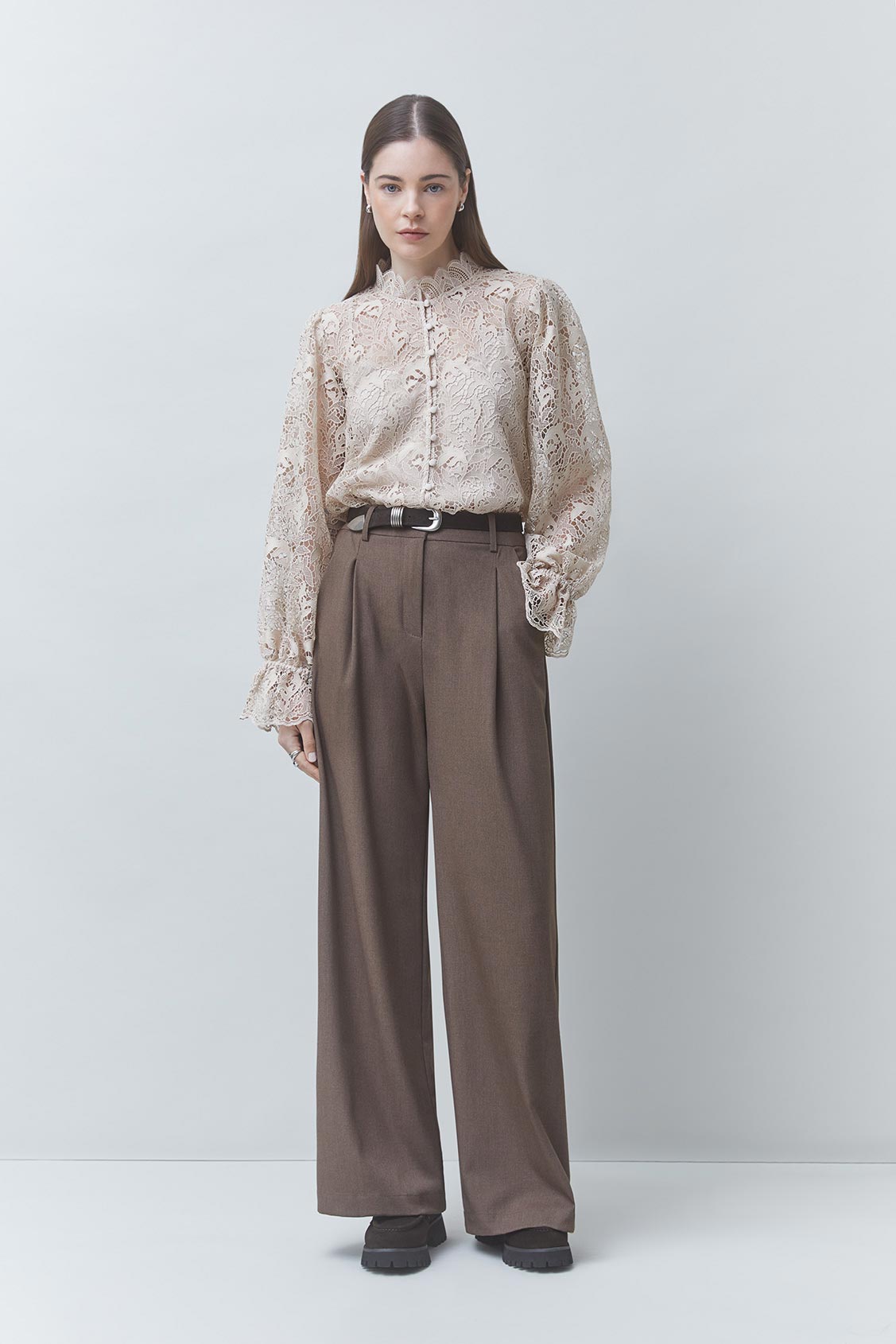 LOOK Blouse en guipure Creme Suncoo