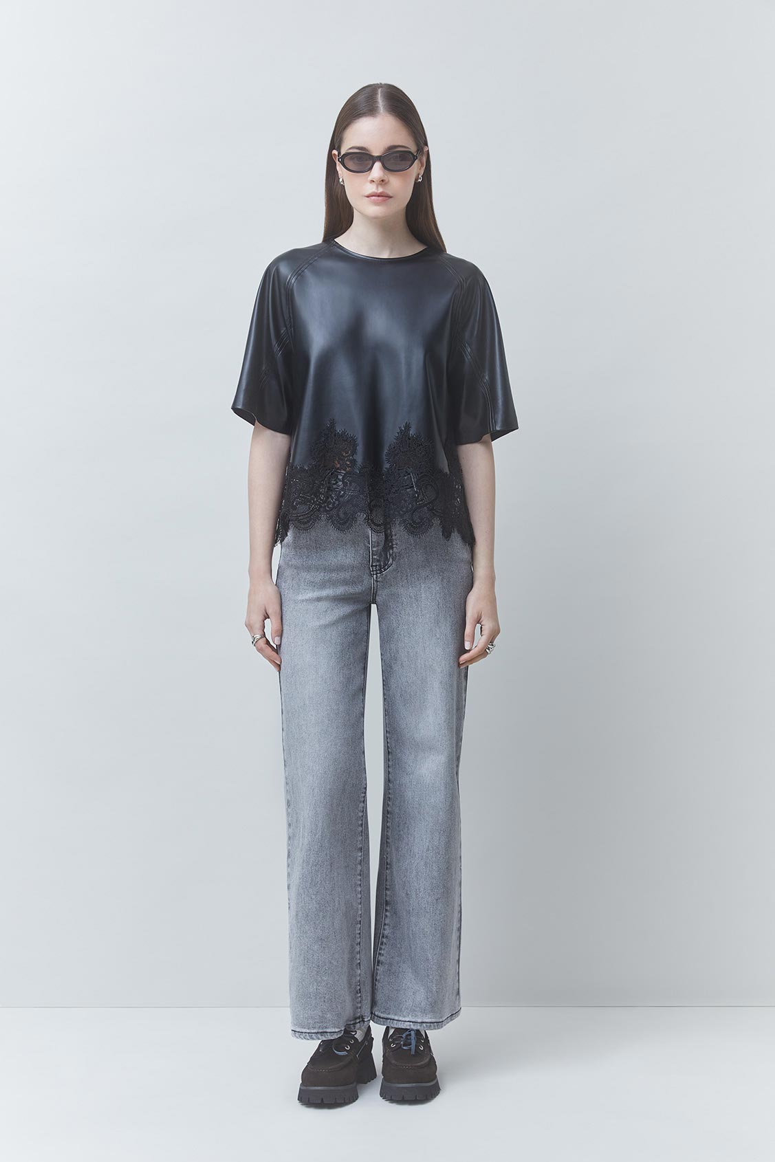LONDON Blouse en simili cuir noir détails dentelle Noir Suncoo