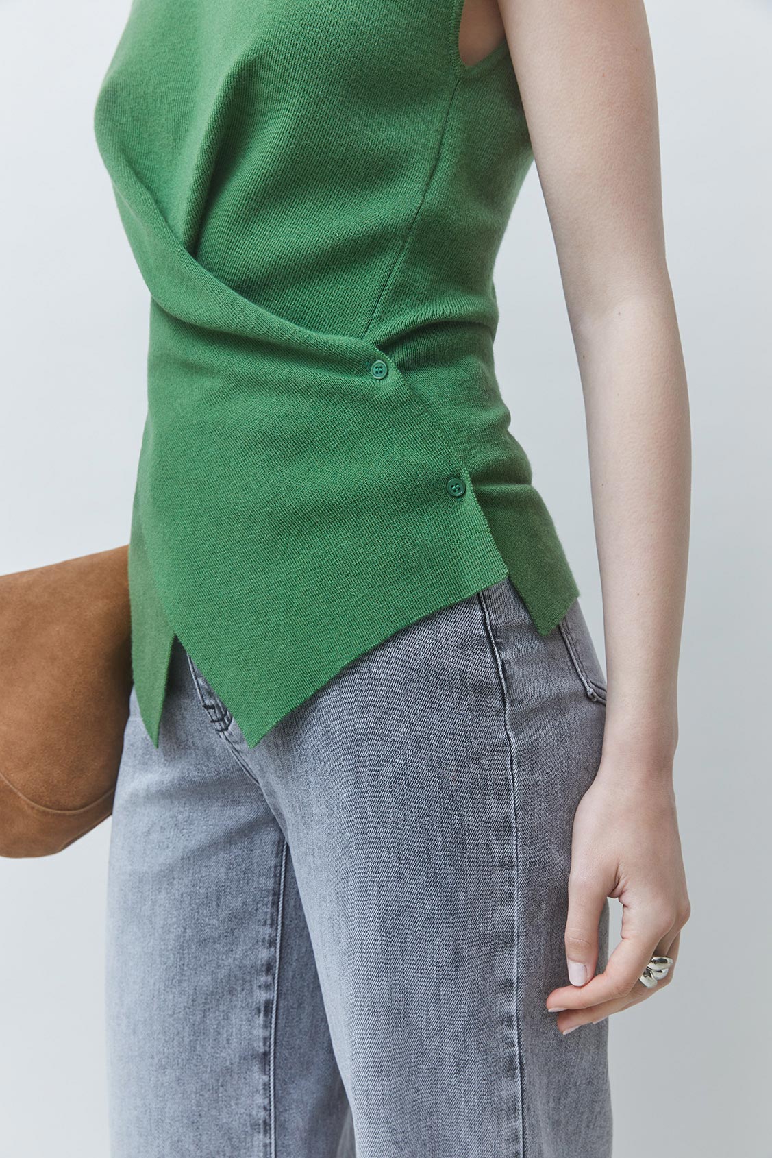 PASSO Pull vert sans manche coupe asymétrique Vert Suncoo